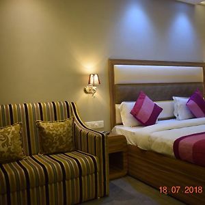 Deluxe Double Room Shower